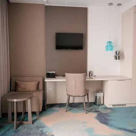 Hotel Seven