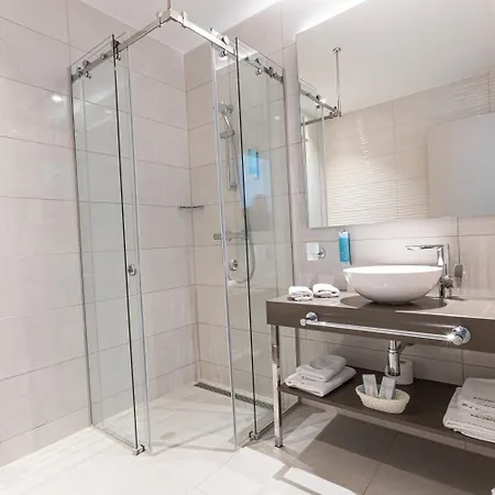 Seven Hotel 4*