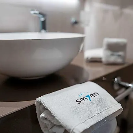 Seven Hotel 4*