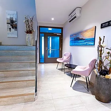 Seven Hotel